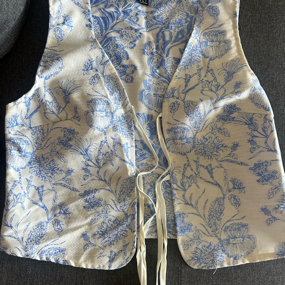 SHEIN Blue and White Floral Top